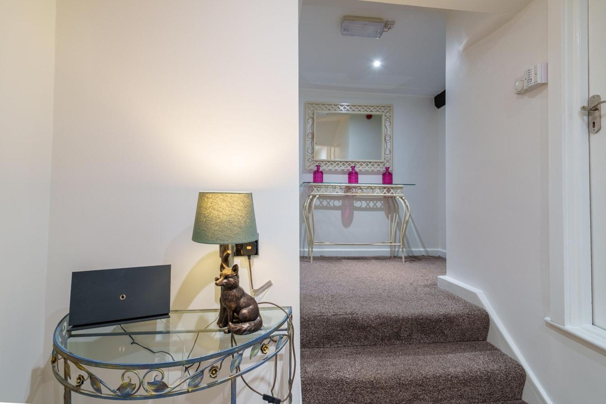 Library View Apartment เคนดัล ภายนอก รูปภาพ